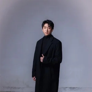 歌手怀秋的图片