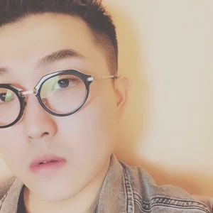 歌手郑浩天的图片