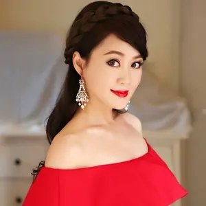 歌手梁小冰的图片