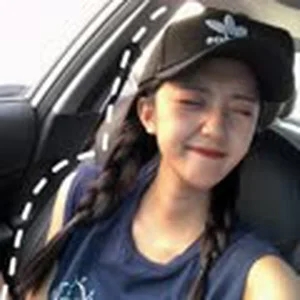 歌手晨不正的图片