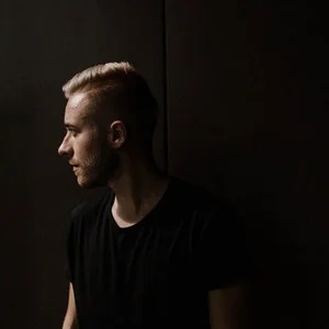 歌手Jonah Baker的图片