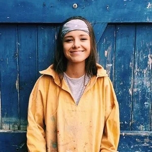 歌手Grace Grundy的图片