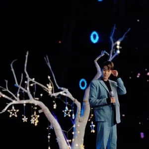 歌手祝芝浩的图片