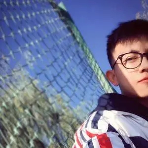 歌手歪歪729的图片