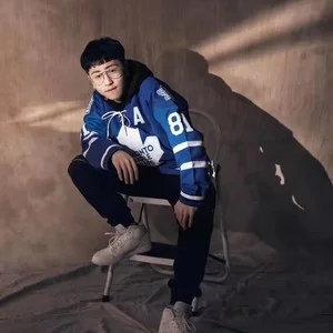 歌手Loong-G龍吉的图片