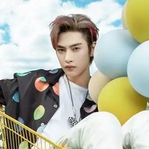 歌手S.K.Y胡文煊的图片