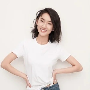歌手周依然的图片