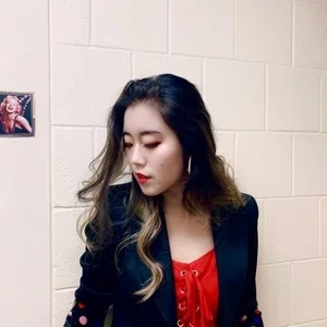 歌手焦若荫的图片