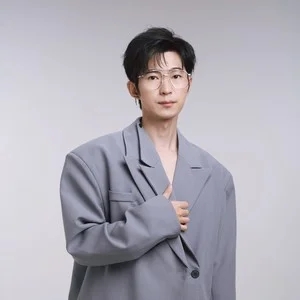 歌手刘颜嘉的图片