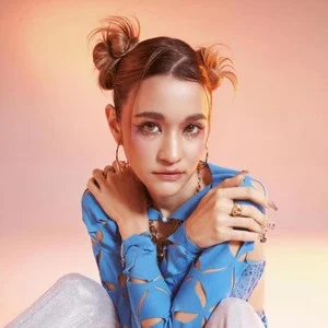 歌手Zom Marie的图片
