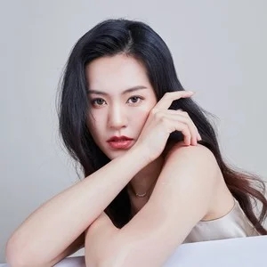 歌手张沁丹的图片
