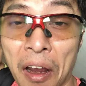 歌手光头龙的图片