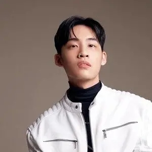 歌手KEYNO的图片