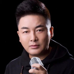歌手曲塔的图片
