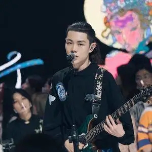 歌手王蒲实的图片