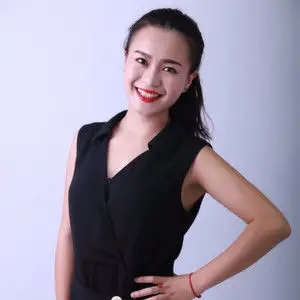 歌手张芮的图片