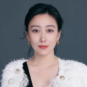 歌手丁柳元的图片