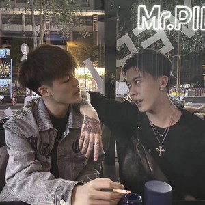 歌手腹黑的老吴的图片