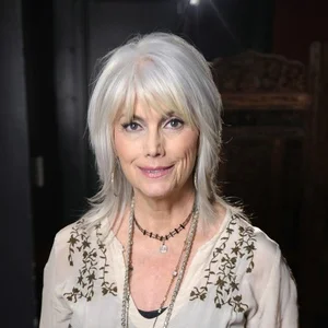 歌手Emmylou Harris的图片