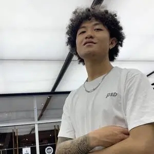 歌手YTH FrFrBans的图片