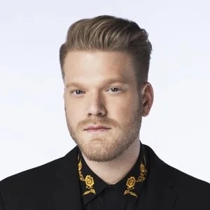 歌手Scott Hoying的图片