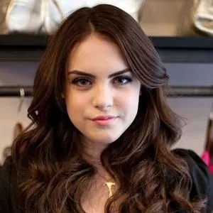 歌手Elizabeth Gillies的图片