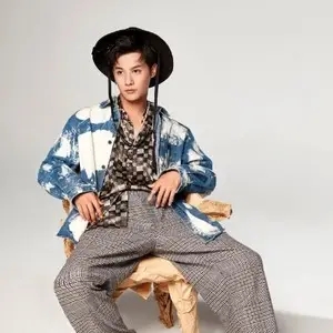 歌手郑业成的图片