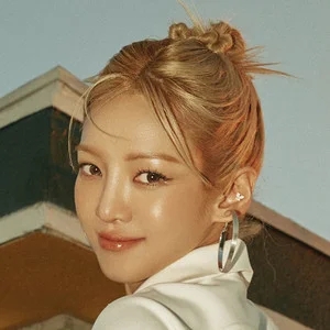 歌手孝渊 (HYO)的图片