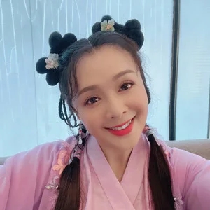歌手崔奕的图片