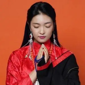 歌手德德的图片