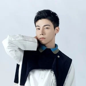 歌手黄恩昱的图片