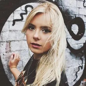 歌手Chloe Adams的图片