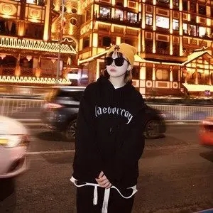歌手郑添媛的图片