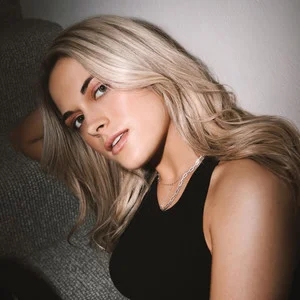 歌手Alana Springsteen的图片