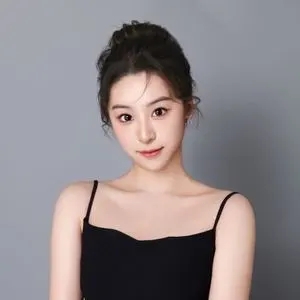 歌手周芷如的图片