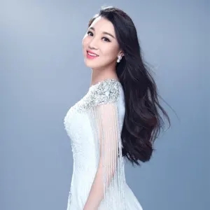 歌手罗艳芳的图片