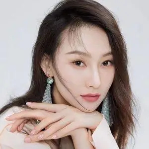 歌手李昕岳的图片