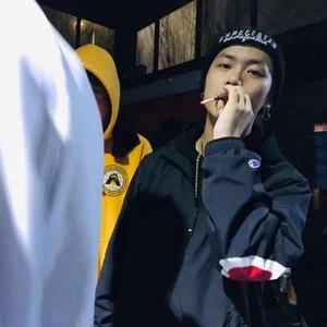 伴奏谁是卧底的封面