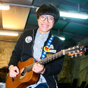 歌手卢广仲的图片