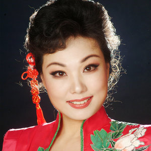 歌手黄华丽的图片