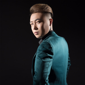 歌手东浩的图片