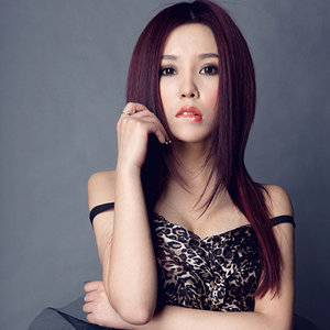 歌手许艺娜的图片