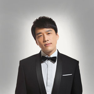 歌手王耀庆的图片