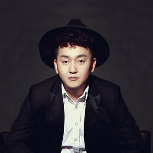 歌手Xun(易硕成)的图片
