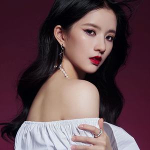 歌手硬糖少女303刘些宁的图片